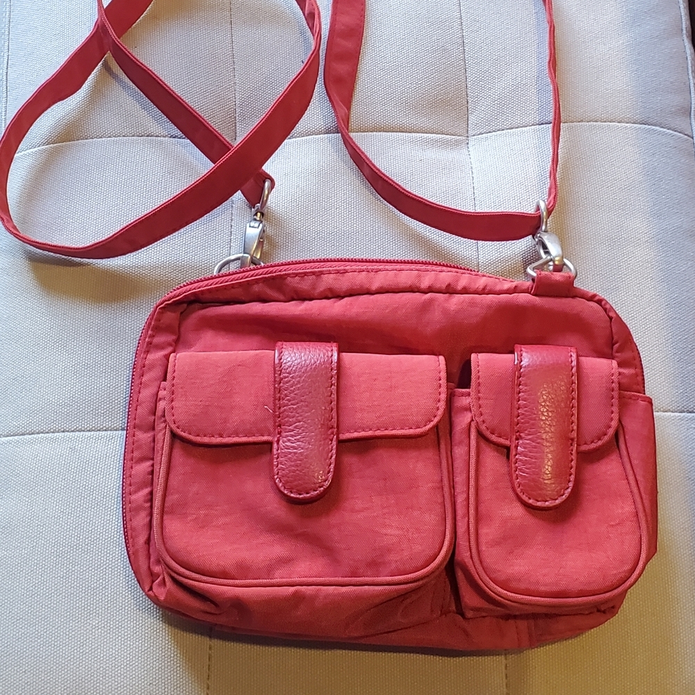 Baggallini purse. Organizer. Pockets Reds